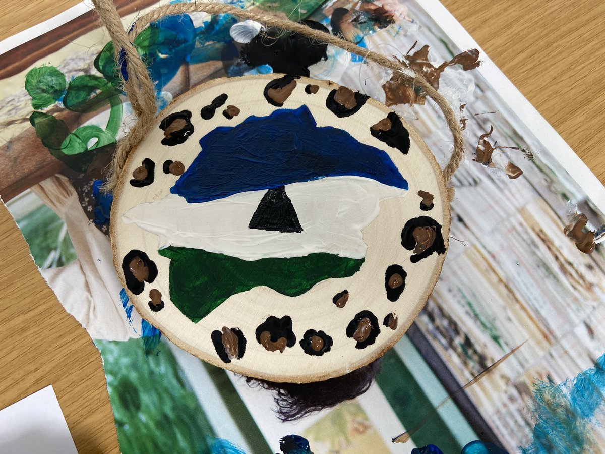 Our CashBack participants are creating a treasure trail in the Exploring Garden @DLivingstoneBP. They decorated objects that will be placed along the trail, inspired by the colourful flags of the African countries #DavidLivingstone visited. #CashbackToTheFuture @CashBackScot