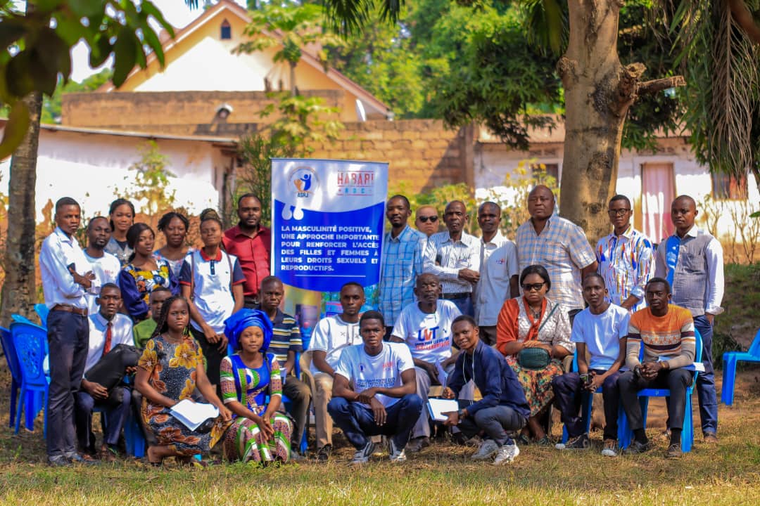 Wanny199's tweet photo. #MasculinitéPositive
Nos #coutumes facilitent-ils l'accès des filles et femmes aux services de #contraception ?@Asrjrdcongo Pour le Chef du quartier Kanshi àMbujimayi : mukaji mbuji wa diminu (chèvre de la semence), une machine à reproduction qui doit travailler pr atteindre l bu https://t.co/SMy1aKz7uY
