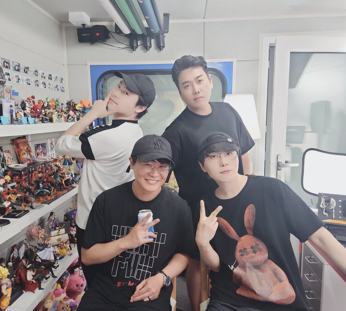 _infiniteflow's tweet image. 이 힙한 성우님들의 조합은 무엇일까요?😎
어렵게 어렵게 &amp;lt;인피닛 플로우&amp;gt; 성우님들을 모셨습니다!
곧 💙남도형의 블루클럽🤍에서 만나요!
.
#infiniteflow