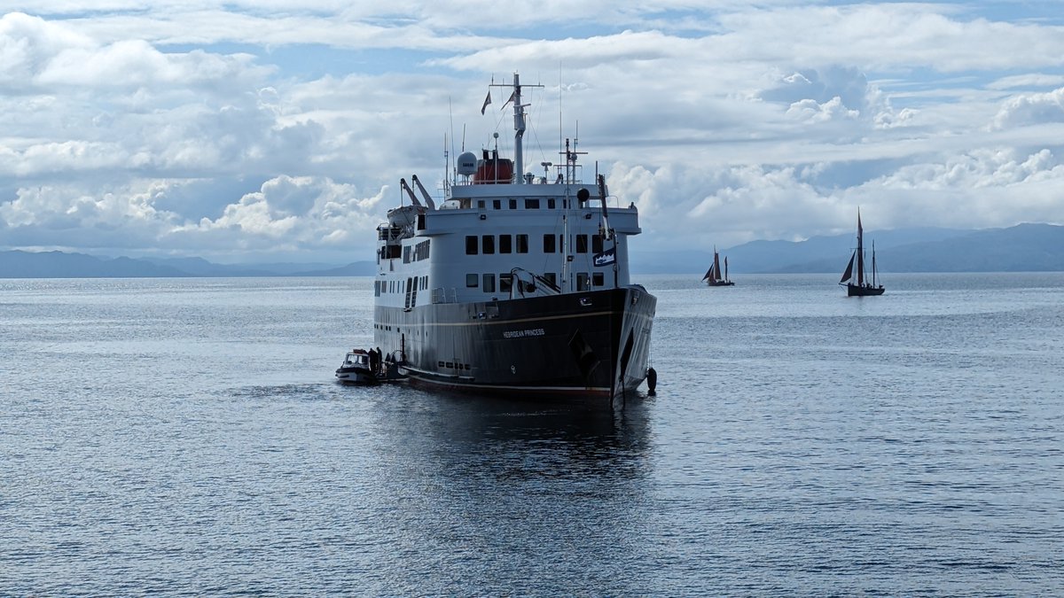 Hebcruises's tweet photo. Sister ships off the Isle of Eigg this morning #hebrideanprincess #lordofthehighlands #cruise #smallshipcruising #luxurytravel #lovescotland https://t.co/VPmNePXT3i