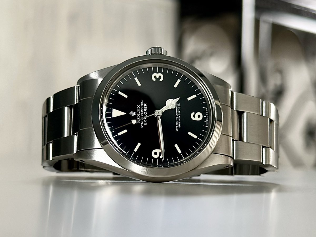 rolexshige's tweet photo. 毎秒5.5振動でしっかりと懸命に時を刻むCal.1570の躍動感が愛おしい。
1016は完全に自身の一部…2〜3日着けてないと落ち着かないな。。。

#rolex1016 #explorer1016 #explorer1 #rolex #ロレックス #エクスプローラー #エクスプローラー1 #エクワン https://t.co/jls2M2Oyiq