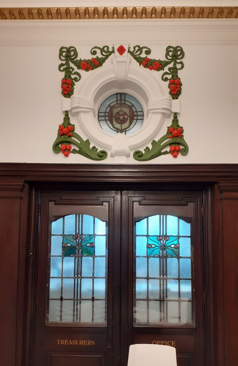 DoorsNo3828's tweet image. #stainedglass is beautiful #nocontextdoors #DailyDaily #doors
