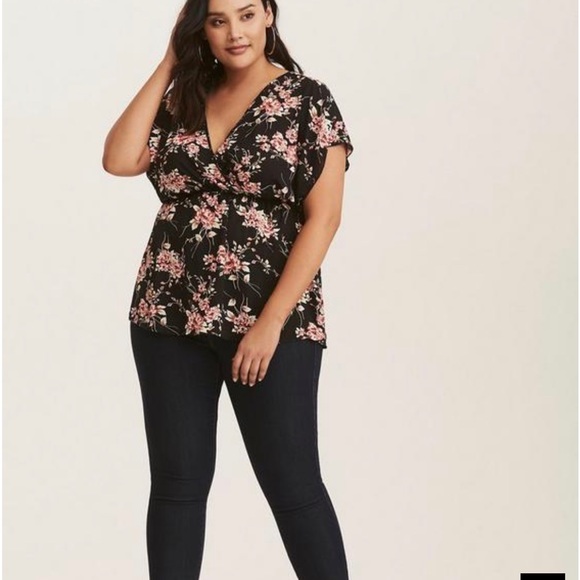 AntVanz's tweet photo. So good I had to share! Check out all the items I'm loving on @Poshmarkapp #poshmark #fashion #style #shopmycloset #torrid: https://t.co/cQt6PFFlt1 https://t.co/8o6TnrR5Mr