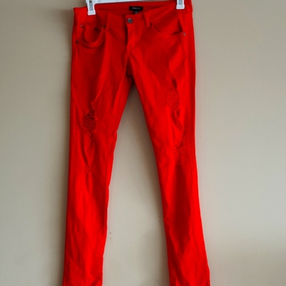 So good I had to share! Check out all the items I'm loving on <a href="/Poshmarkapp/">Poshmark</a> from <a href="/Influensn/">Influensn</a> #poshmark #fashion #style #shopmycloset #losangelesapparel #vintage #uk2la: posh.mk/8DPKWw80mBb