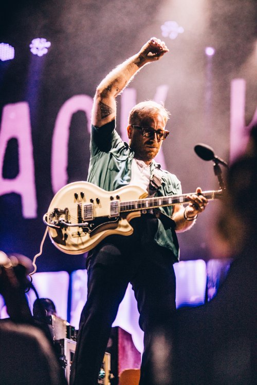 Design__Hunger's tweet image. What an experience! @NOS_Alive 23: Unforgettable Music, Sustainability, and Inclusivity. @ChiliPeppers / @theblackkeys / @puscifer  / @articmonkeys  were insane! But ♥️ @qotsa was just 🔥 THANK YOU NOS ALIVE!

Read the full story 👉🏼 bitly.ws/Lao4