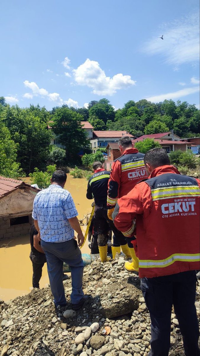 ismakgul14's tweet photo. CTE CEKUT Ekipleri sel afet bölgesinde aralıksız çalışmalarına devam https://t.co/BAIy8lL6M6şta Adalet Bakanımız,CTE Genel Müdürlüğü olmak üzere emeği geçen tüm arkadaşlarımıza kolaylıklar dilerim.Emeklerine sağlık. #CezaTevkifEvleri #İnfazveKoruma @adalet_bakanlik @ctekurumsal https://t.co/QWAmoJtKCN