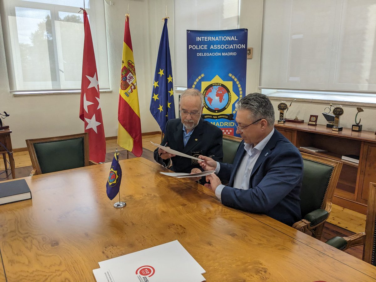 Pepote_62's tweet photo. @IPAMadrid y el Observatorio de Derechos Humanos España han formalizado el convenio de Colaboración suscritopor el Presidente de IPA Madrid, D. Antonio J. Gómez Montejano y el Presidente del Observatorio de Derechos Humanos España, D. Mario Rigau Oliveras https://t.co/nTFlmnZpyI