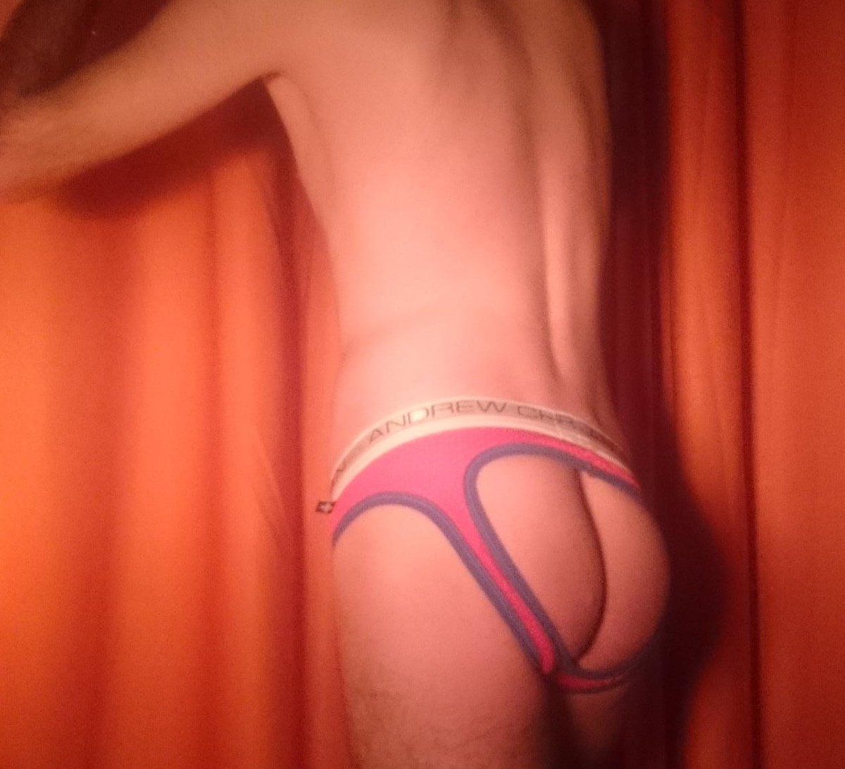 اسؤا مرحله في حياتي 
ايام صعبه لا صحاب لا ارتباط 
سبحان الله ما في شي بيضل على حاله