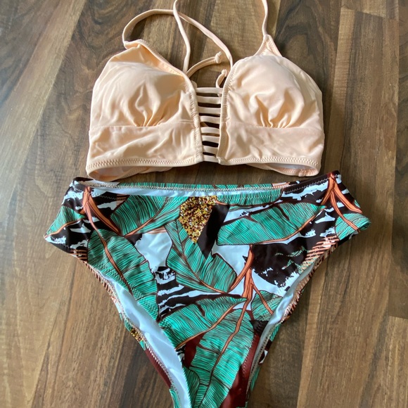 SwagShak_'s tweet photo. So good I had to share! Check out all the items I'm loving on @Poshmarkapp #poshmark #fashion #style #shopmycloset #cupshe #henrybendel: https://t.co/BsbxWPIMn1 https://t.co/aw9uUUaASg