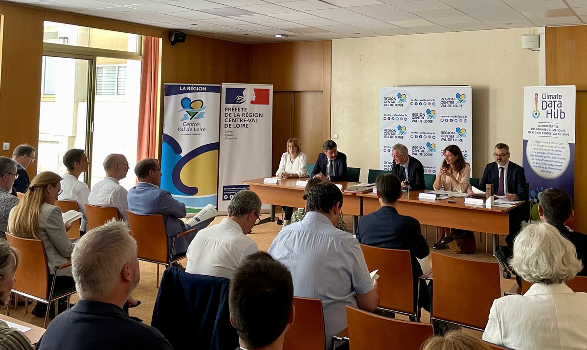 RCValdeLoire's tweet photo. 📣 Notre coopérative des données climatiques #ClimateDataHub est lancée 🚀

2️⃣4️⃣ acteurs publics et privés ont signé pour intégrer ce projet initié par la @RCValdeLoire et ainsi partager leurs données utiles à l'adaptation au changement climatique 🌡️

ℹ️ https://t.co/bH6EK0icl6 https://t.co/9zYSMFtSXz