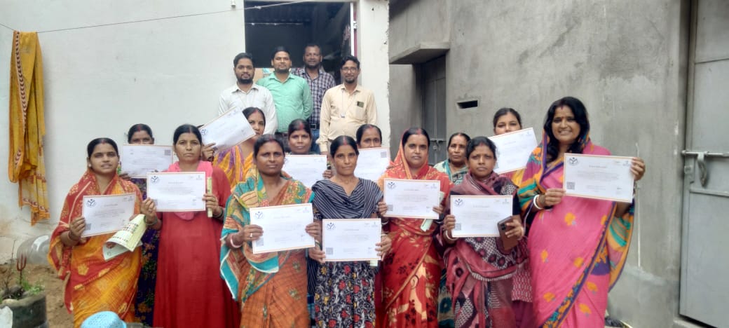 jsspakur's tweet photo. Under the Pradhan Mantri Micro Food Industry Upgradation Scheme, a Special meeting was held by JSS PAKUR and @DICPAKUR with the beneficiaries at Maheshpur ,the food processing sub center of JSS Pakur. In which 15 beneficiaries decided to expand their business by #takingLoan https://t.co/e5qUyE86e3