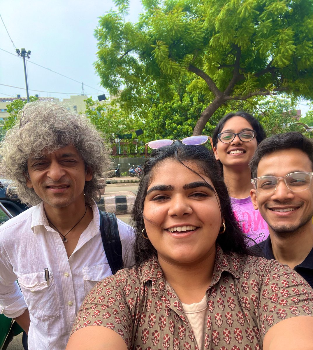 girlworldmap's tweet photo. Such a delight to meet the person himself! @thedelhiwalla 

I feel privileged today to have met the visionary and the person behind the famous Delhiwala!

#fanmoment #delhi #daryaganj https://t.co/iwaFKMJBdA