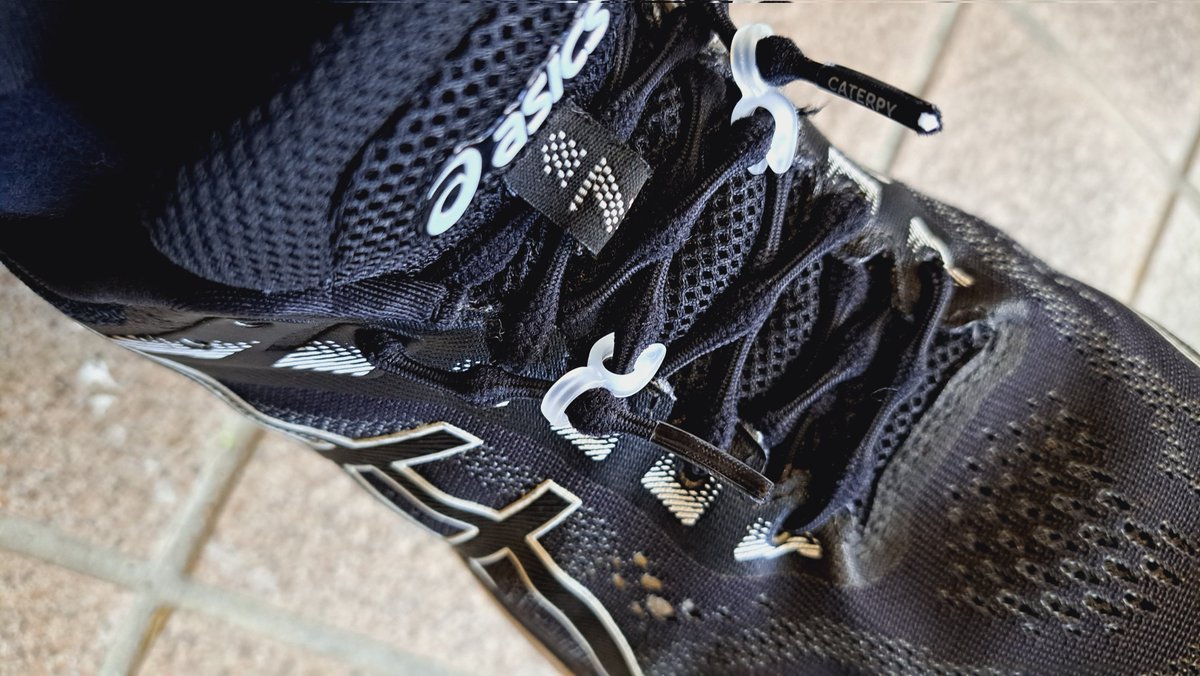 yonichimattoon's tweet image. 今年のトライアスロンで頂いた？ 例の靴紐・CATERPY（キャタピー）のフィット感と脱ぎ履きが楽という事で気に入り、仕事で履いてるランシュー用を購入しました👟
通して履いてみたら、やっぱりいい感じ😊
これで毎朝結ぶ手間が省けます👍✨

#靴紐
#CATERPY