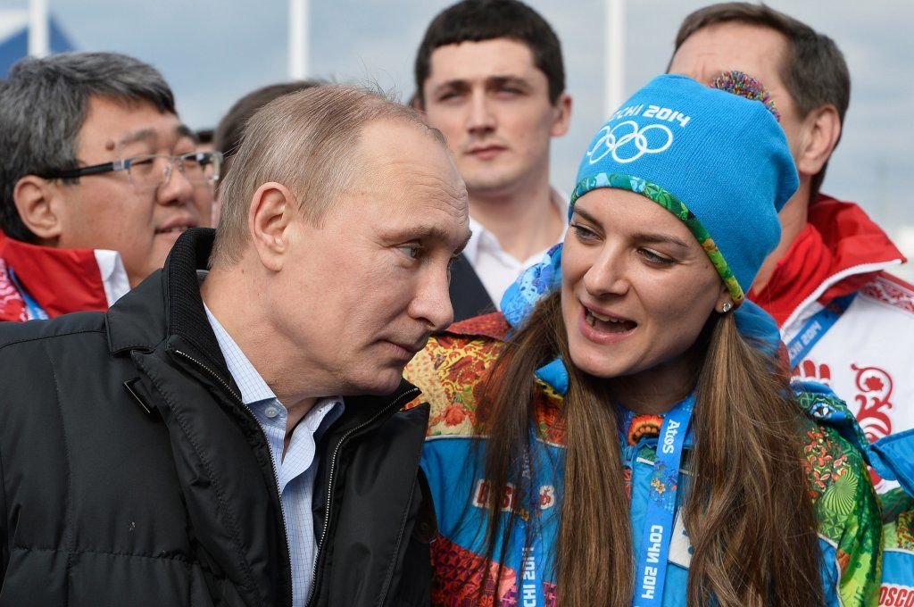 alburov's tweet photo. Поздравляю доверенное лицо Путина, основателя Putin Team и участницу рабочей группы по подготовке поправок в Конституцию Елену Исинбаеву с успешной релокацией в Испанию https://t.co/PwSatRVY5S https://t.co/rCuiyvBuNd