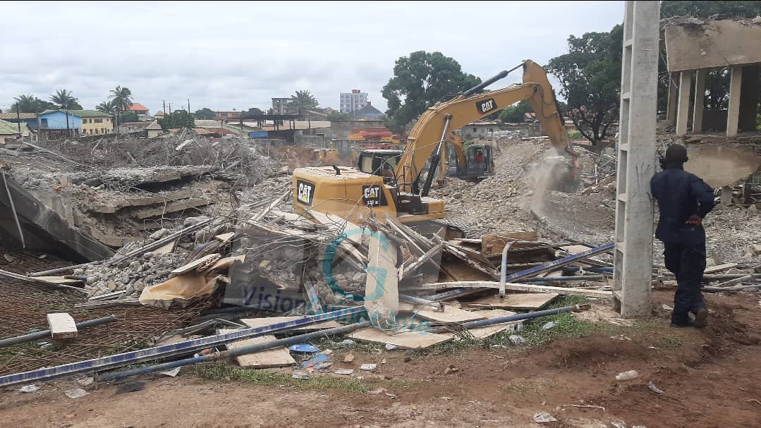 VisionGuinee's tweet image. Après l’effondrement d’un immeuble à Matoto, le @GouvGN va renforcer le contrôle de tous les chantiers en cours visionguinee.info/apres-leffondr… #Kibaro #WednesdayWisdom