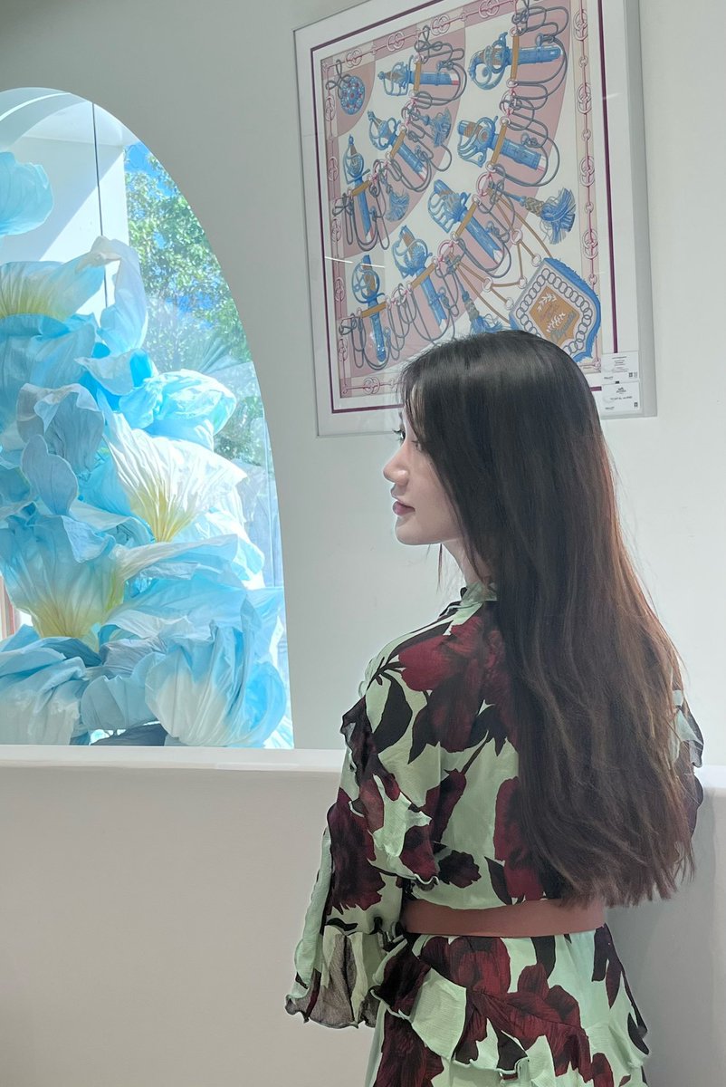 nft_hu's tweet photo. 今天花了90元在抖音找了一个大学生约拍！
又有耐心又有审美！00后大学生太牛了！
拍完我问她要不要一起吃饭，她说要去考察下一个地点，晚��还有一单！ https://t.co/LuMbQCkN5u