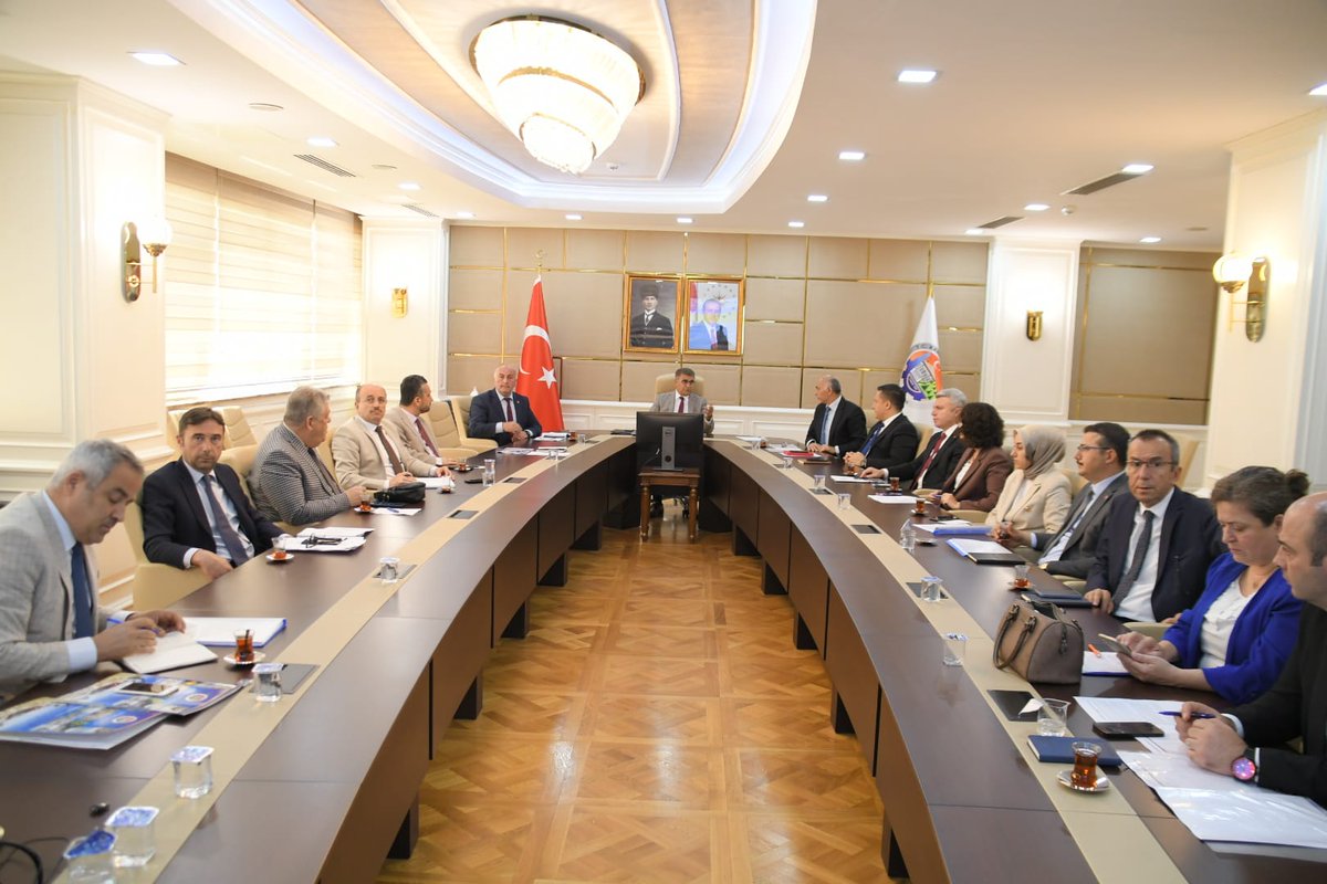 KarabukValiligi's tweet photo. KÖYDES Değerlendirme Toplantısı Yapıldı.
Köylerin Altyapısının Desteklenmesi Projesi’nin (KÖYDES) 2023 yılı Temmuz ayı değerlendirme toplantısı, Vali Fuat Gürel başkanlığında yapıldı.
#köydes #tckarabukvaliligi #fuatgurel https://t.co/N81kMD5b4s