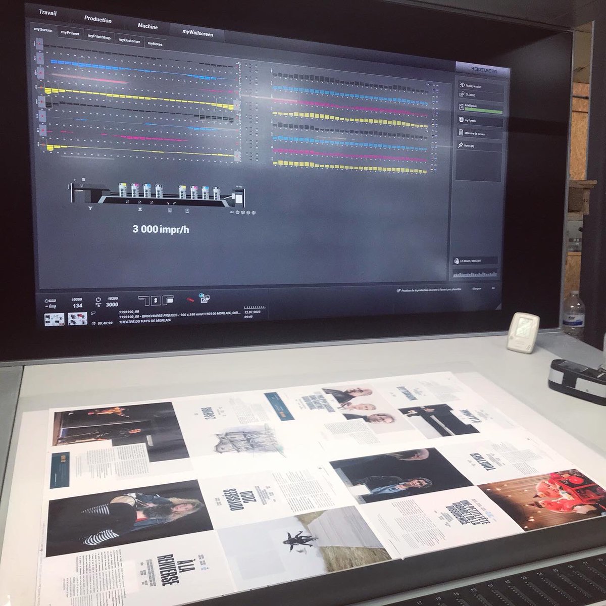 TheatrePM's tweet photo. La brochure est à l’impression ! Ce matin, c’était validation du bon à rouler chez @cloitre_imprime !

Les brochures seront dans les boîtes aux lettres à partir de la mi-août et disponibles à l’accueil du Théâtre à partir du jeudi 24 août ! https://t.co/za23fGVRyS