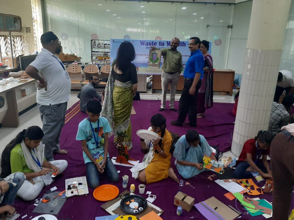 SDRD_NSSO's tweet photo. An initiative of SDRD &amp; DPD of NSSO with M/O Culture: Thirty underprivileged children taking part in a Workshop "Waste to Wealth"  for recycling daily wastes to handicrafts of domestic use.
@goistats
@swachhmospi
#swachhmospi #SwachhtaPakhwada #swachhNSSO #swachhSDRD #swachhDPD https://t.co/qWhoadu6W0
