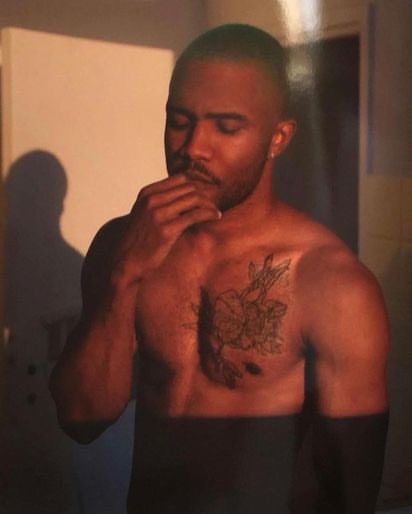 Frank Oceanのアルバム“blond”のカバーアートとして
有名なこの写真には実は、
「I’M A MORNING PERSON」
というタイトルがあり、ドイツのベルリンで撮られた。

撮影したフォトグラファーはドイツ出身で、ロンドンとベルリンを拠点に活動する、ウルフギャングティルマンズ。