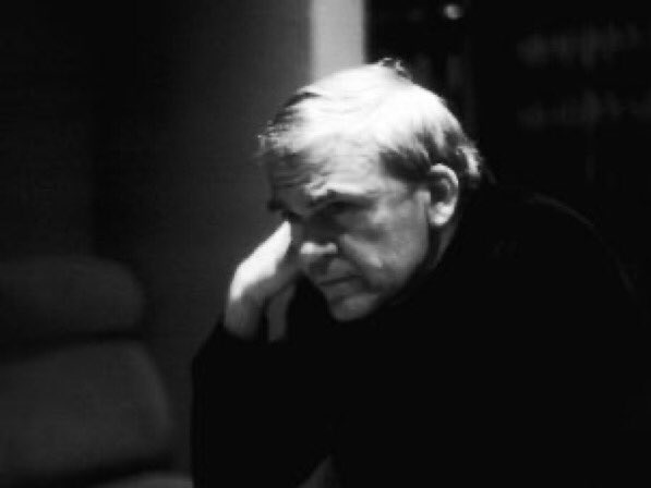 Que #Kundera haya muerto sin el Nobel es un escándalo. 
DEP