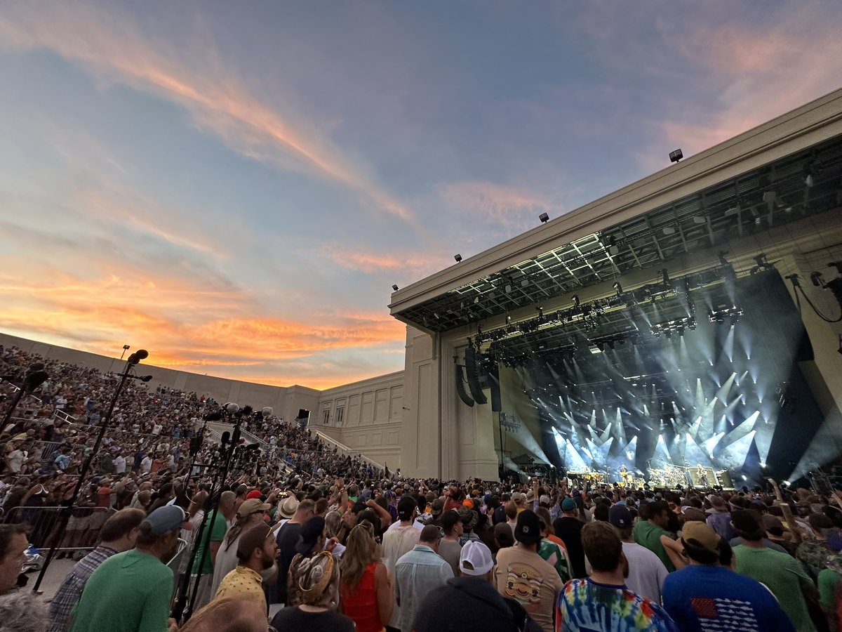 brettdunlap's tweet photo. Phish completely blew me away tonight. Much needed and greatly appreciated. https://t.co/PkVD7lrVuO