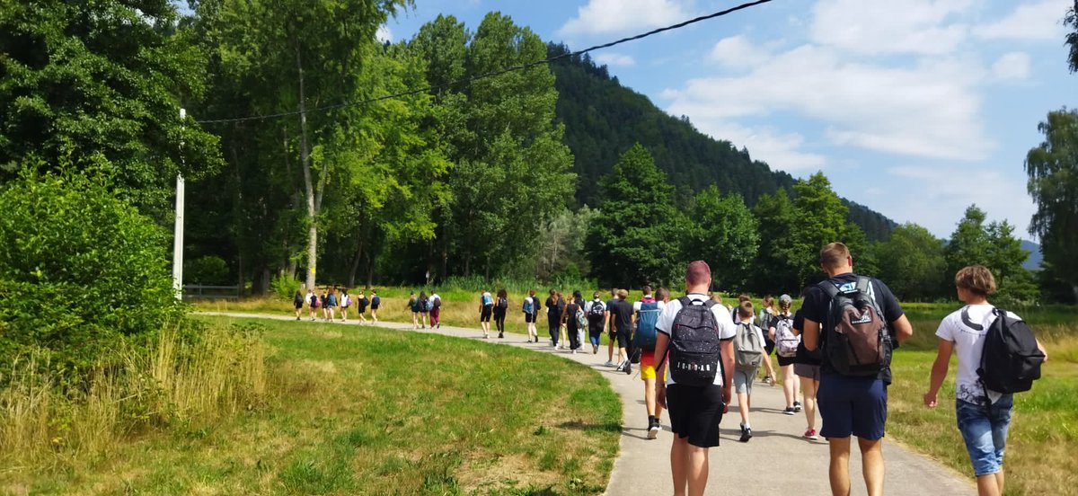 ClgCpe's tweet photo. Dernière journée #EcoleOuverte @clgBouligny 

Direction le lac de la Plaine pour un déjeuner sur l’herbe et une petite pause rafraîchissante avant de rejoindre le #PoleSportsNature de la #BaseDeLoisirs

Plage, lac et montagnes, un air de #VacancesApprenante au pied des Vosges ! https://t.co/dNTr8Oa3ls