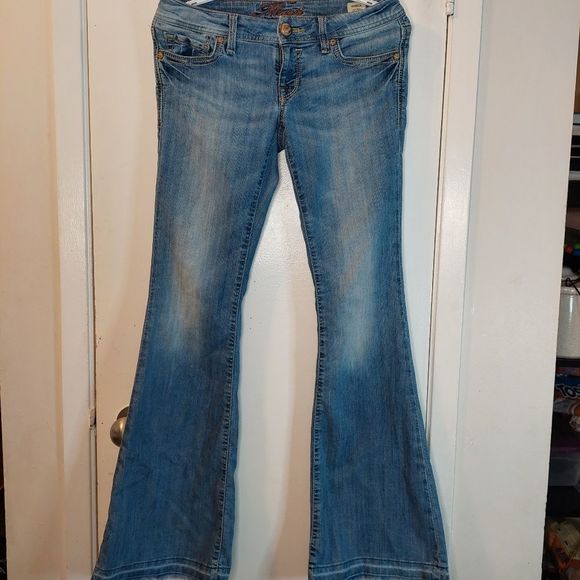 So good I had to share! Check out all the items I'm loving on <a href="/Poshmarkapp/">Poshmark</a> #poshmark #fashion #style #shopmycloset #katespade #mavi: posh.mk/6l9IWeYJmBb