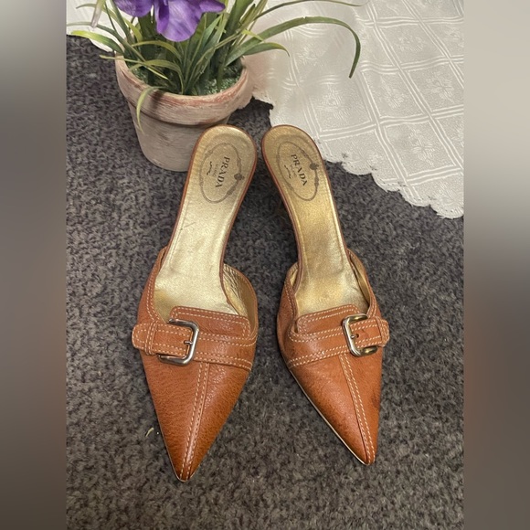 SirenWilliams's tweet photo. So good I had to share! Check out all the items I'm loving on @Poshmarkapp #poshmark #fashion #style #shopmycloset #gucci #marni #prada: https://t.co/cWCVm2yEEB https://t.co/OGBA6U2b1B