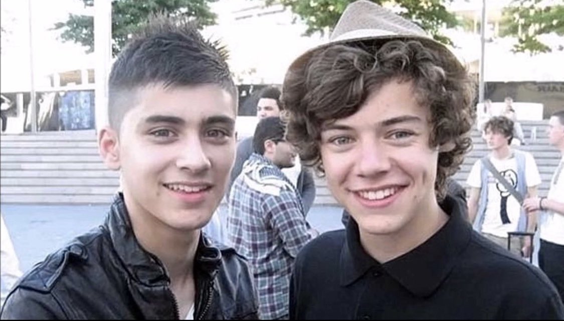 thezarrygallery's tweet photo. "We got the Tube to Wembley &amp; walked to the arena where a small crowd was gathering. He spotted a young guy he'd chatted to at a previous audition. I realised it was time to leave him, 16 years old &amp; in the shadows of a building we'd seen on TV." - Gemma was talking about Zayn 🥹 https://t.co/iHZftKFFRa