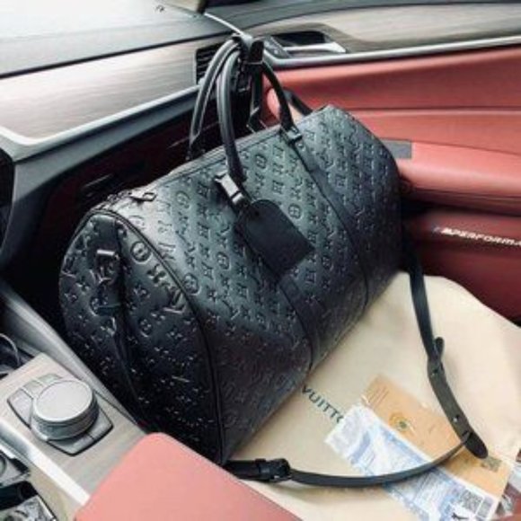 Adistelis's tweet photo. So good I had to share! Check out all the items I'm loving on @Poshmarkapp #poshmark #fashion #style #shopmycloset #louisvuitton #aimeekestenberg: https://t.co/nV7Q8Nc5fQ https://t.co/0rwiV99Yrg