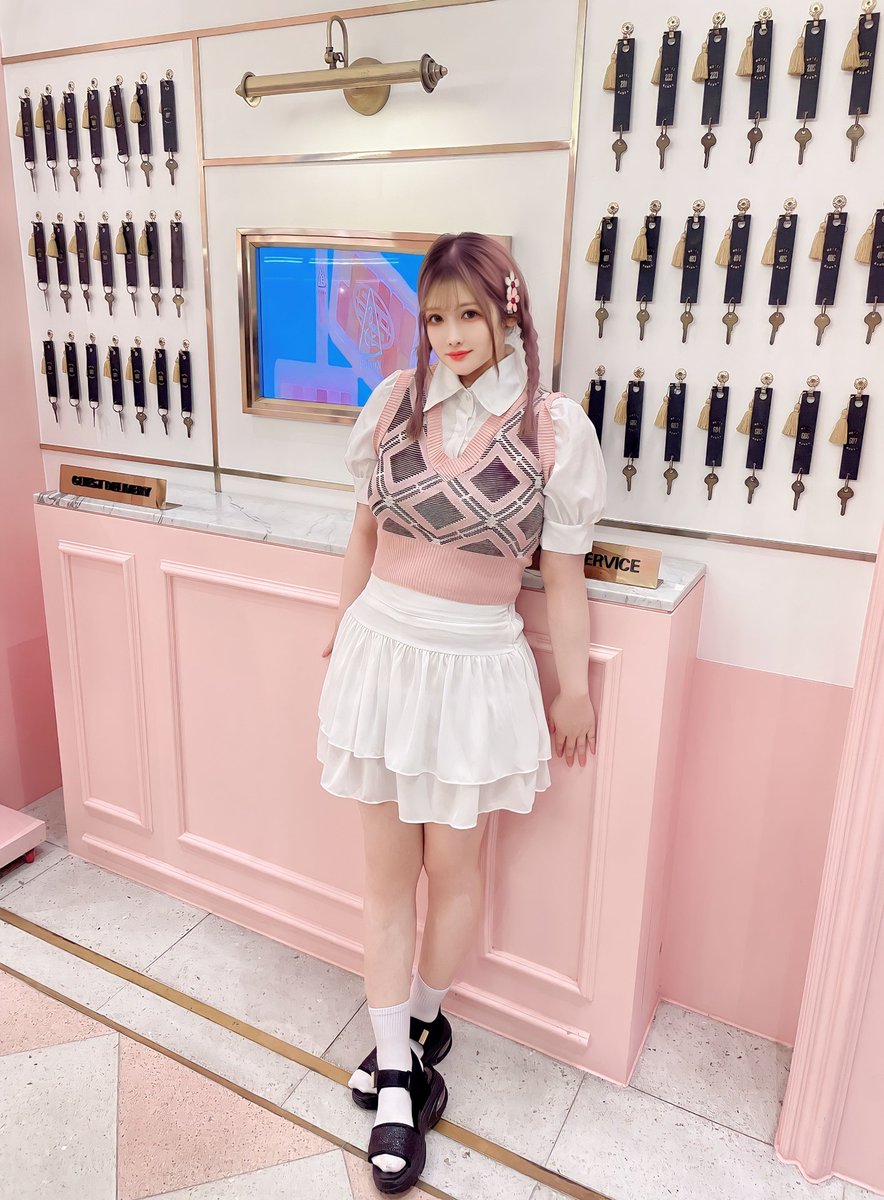 hinapppina's tweet photo. 예뻐요~♡
#GAMSUNGGYOBOK
#STYLENANDA
#68FASHION
#ロッテワールドタワー
#韓国語記録
#現役 https://t.co/AEnLV7U22T