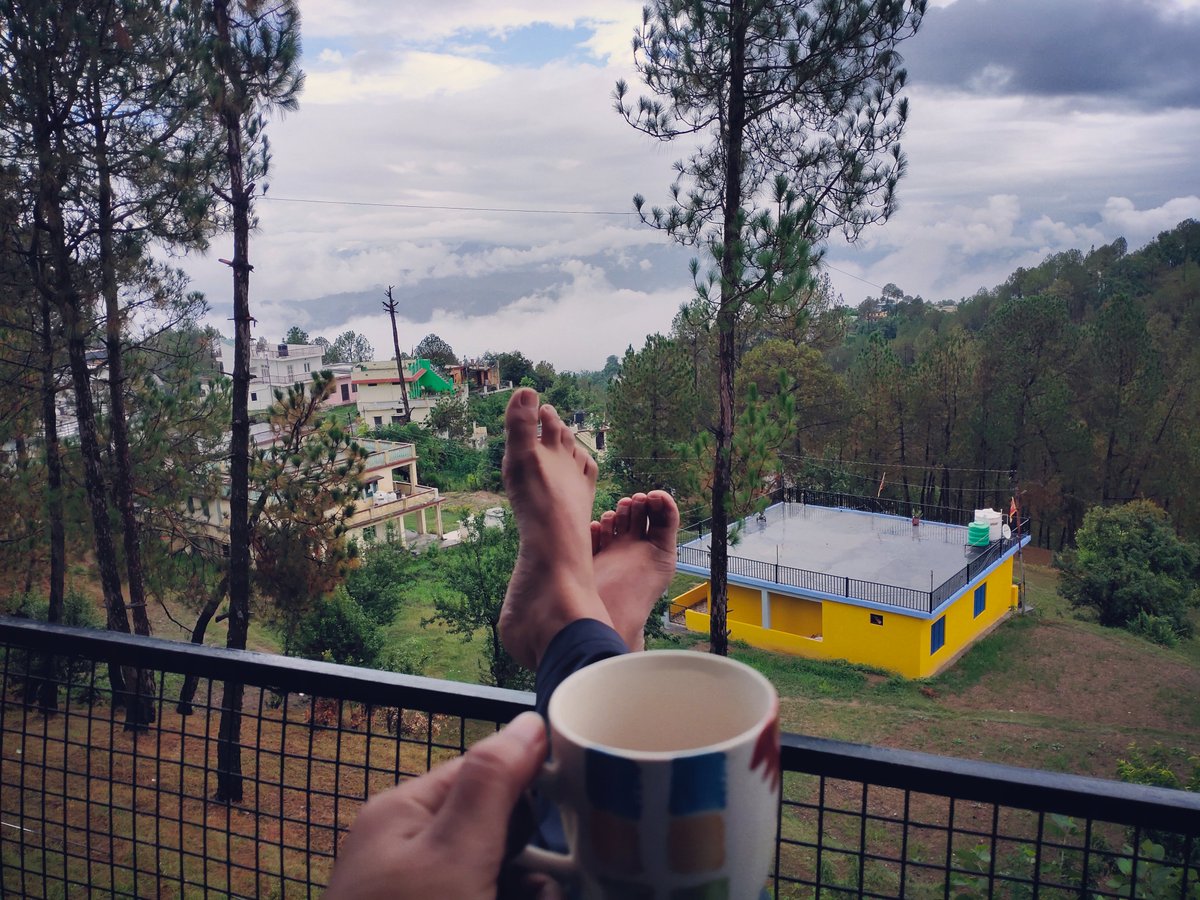 priyapth380's tweet photo. Nature with a beautiful view,
A hot cup of tea,
Dats all I need...
#holidaysdiaries #phdlife #phdvoice #healing #relaxing #phdthoughts #phdchats #after #a #hectic #day #you #need #some #me #moments #in #the #mountains #clouds #bluesky #exploring #natureslover https://t.co/OAff2ye7y6