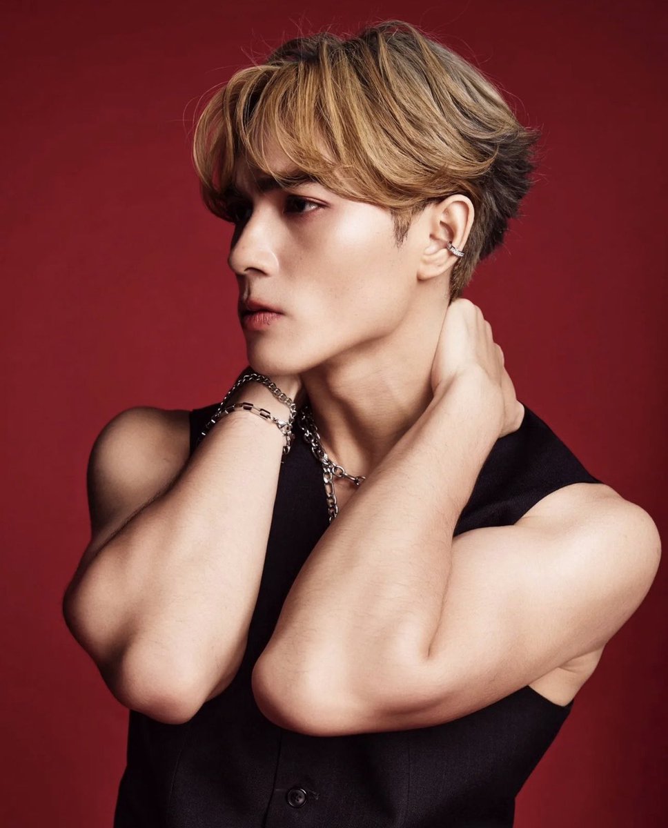 UnderbedDara's tweet photo. #แน็กชาลี ร่างทอง ผมทอง ลุคนี้จาเป็นลมหล่อมากกก ไม่ต้องถามว่าอะไรหมด…เป็นหนี้ครับ!! โจบบบ 5555 

#ใต้เตียงดารา https://t.co/GveKdkmEok