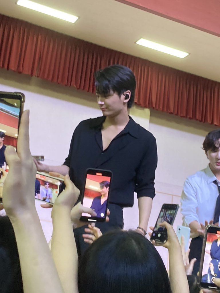 jongseongsfilm's tweet photo. CAMPUS CRUSH JAY https://t.co/jll14rnSgf