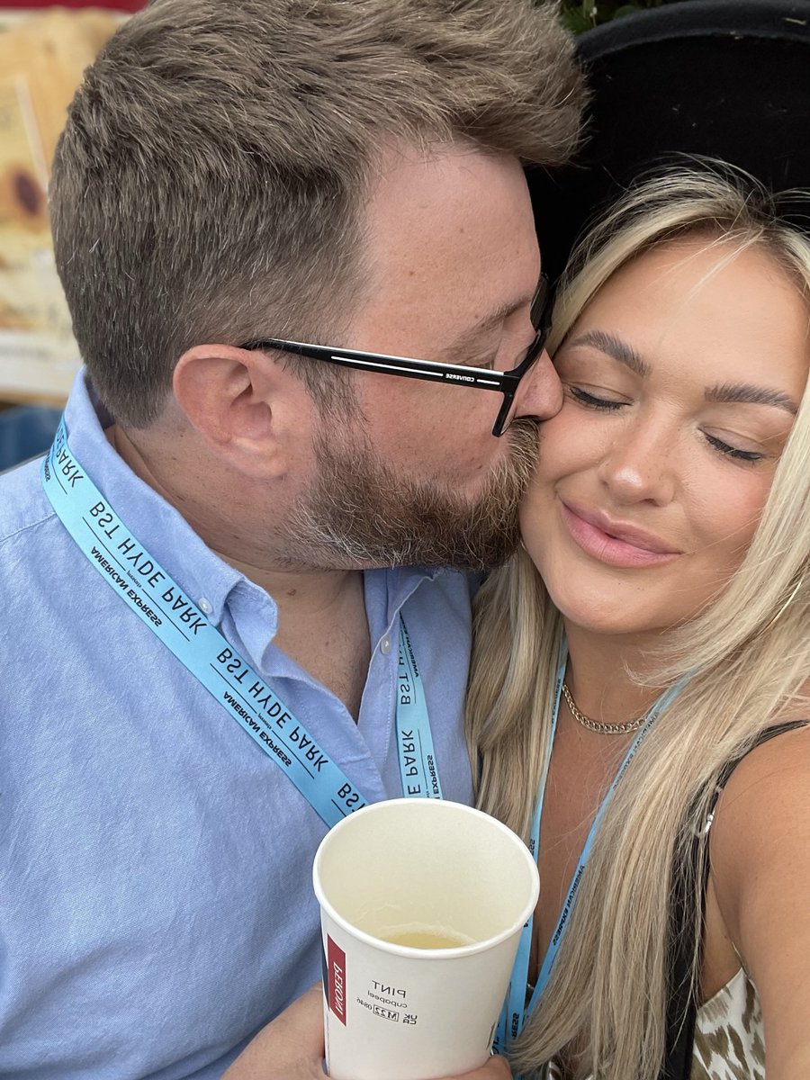 Spam us Nottingham based wedding photographers and florist recommendations please 

💍👰🏼‍♀️🤵🏻‍♂️💒💐

<a href="/whitebum/">Chun - shaun whitehead</a>