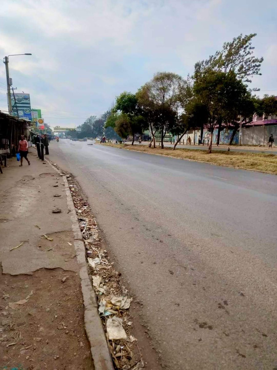 itskipronoh's tweet photo. Jogoo Road, usually the busiest Road in Africa, lies strangely empty today. No vehicles, no pedestrians, not even a single private car. Today's protests in Kenya are unlike any other. Kenyans have reached their limit and are exhausted. #MaandamanoWednesday #Tumechoka. https://t.co/bxFHyKfpd6