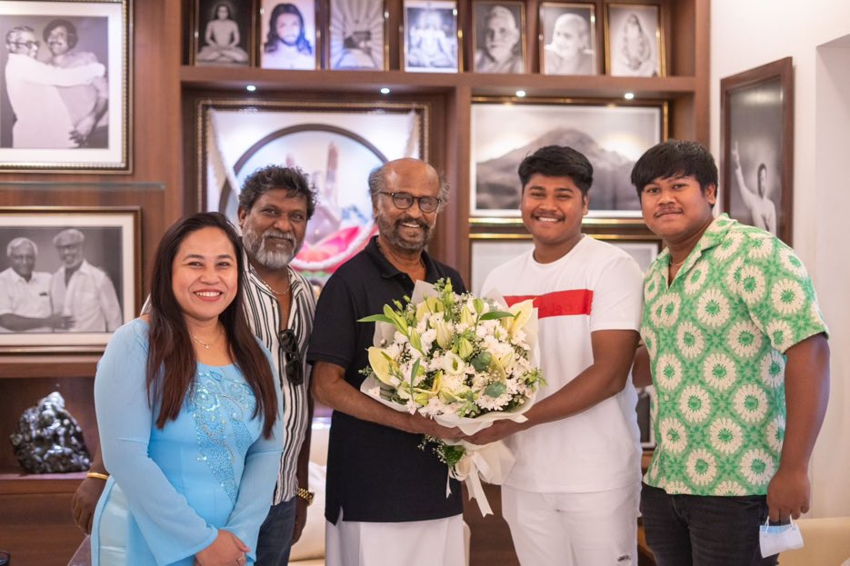 Stunt Director #StunShiva's son #KevinKumar who had assisted him in #Akhanda, #Jailer & more films, has become a Stunt Director. The Aspiring Talent received #SuperstarRajinikanth's blessings for this new journey of his. @StunShiva8 @KevinKumar @RIAZtheboss @V4umedia_