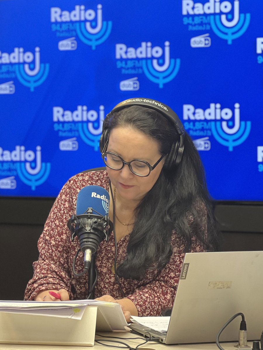 EmmanuelRials's tweet photo. 7h40 dans les studios de RADIO-J avec Nicolas Forissier, député LR de l’Indre, invitée de @C_Barbier chez @LeaMoscona et billet humour de @annabelleshow - @RadioJFrance @N_Forissier https://t.co/3P6goJUiSM