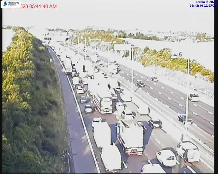 LondonTrafficW1's tweet image. #M25 heavy clockwise j2 to j5 due to the closure of the westbound #M26 Junction 3 #M20 up to Swanley interchange also busy #TrafficAlert 🚨🚨