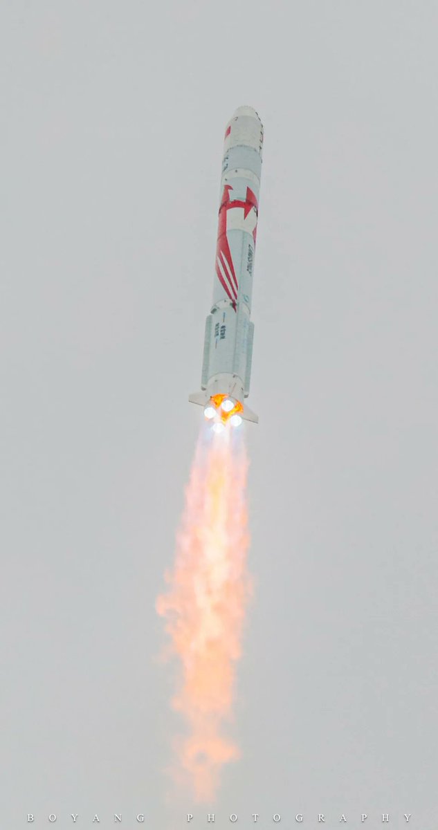 📸Wow! Close-up look at Zhuque-2 Y2 launch. Nice shot of the methane CH4 flame. Credit: LandSpace, <a href="/byspto/">Boyang Liu</a>