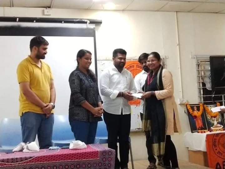 ABVPGujarat's tweet photo. #NationalStudentsDay के निमित्त #ABVPCUG द्वारा Uniform Civil Code: One Nation One Law विषय पर भाषण प्रतियोगिता का आयोजन किया गया। इस कार्यक्रम में प्रदेश संगठन मंत्री श्री हिमालयसिंह झाला और प्रदेश विधि कार्य संयोजक कु. नम्रताबेन राजपूत विशेष उपस्थिति रहे।
#ABVP75
#ABVPGujarat https://t.co/T7M2KhewOm