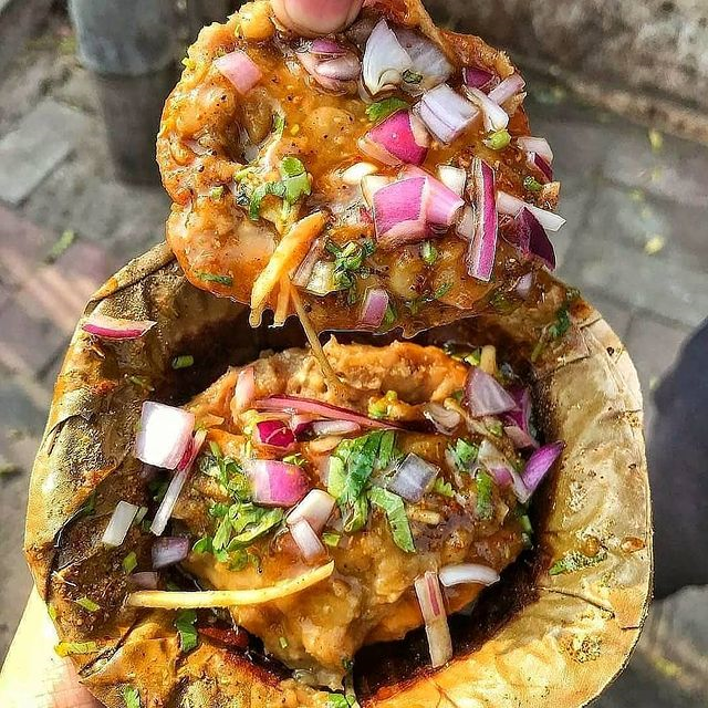 VertigoWarrior's tweet photo. 10 street foods that one must try when in Indore

1. Kachori Chaat https://t.co/0Igh93f9eU