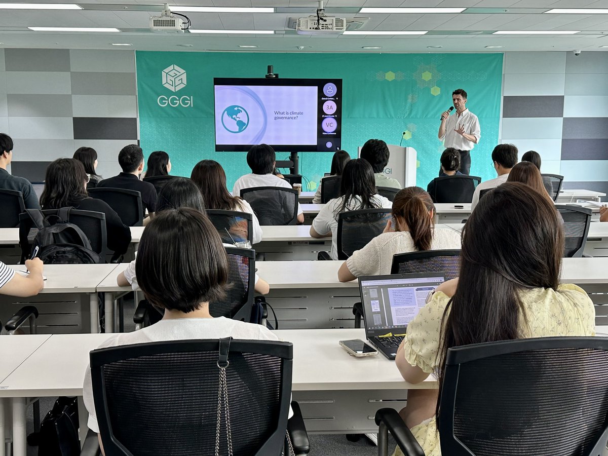 gggi_hq's tweet photo. 🌍 We're thrilled to meet the #PromisingYouth from the Ilmin International Relations Institute (#IIRI) @UniversityKorea! It was a great time connecting with future global leaders aspiring to work in International Organizations / NGOs to combat #climatechange. 💚🌱 https://t.co/Xu6xiPBWog