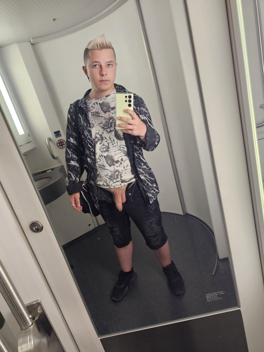 twinkboy_dd's tweet photo. Heute mal unterwegs💦🔥 https://t.co/6fWTYqmSdo