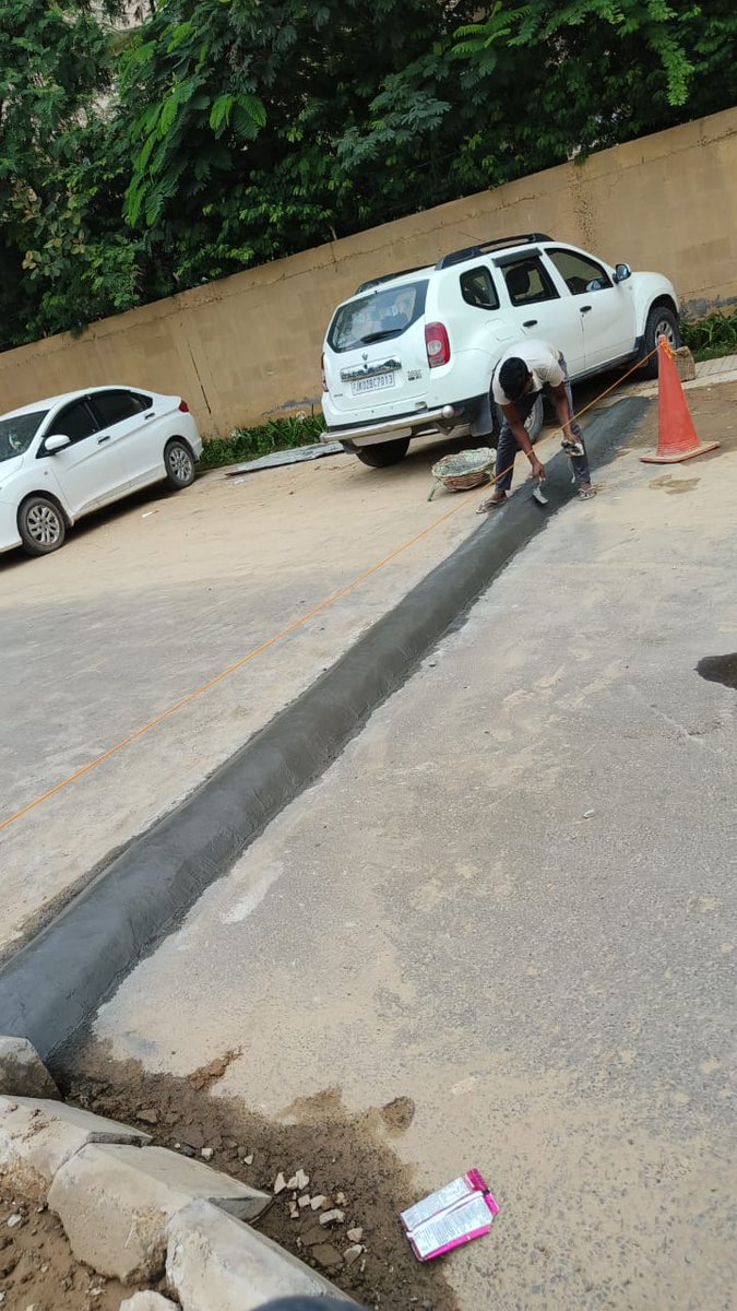 SwtPankaj1212's tweet photo. @MunCorpGurugram @TrafficGGM BPTP Estire Garden 70A builder unable to manage drainage system & building road blocker for Pyramid society, #safetyhazzard, Pyramid Residents #lifeindanger, #incidentprone please help asap.. @TOIGurgaon @abplive @cmohry @DEEPAKKAHUJA @DC_Gurugram https://t.co/OvpBYmRgkS