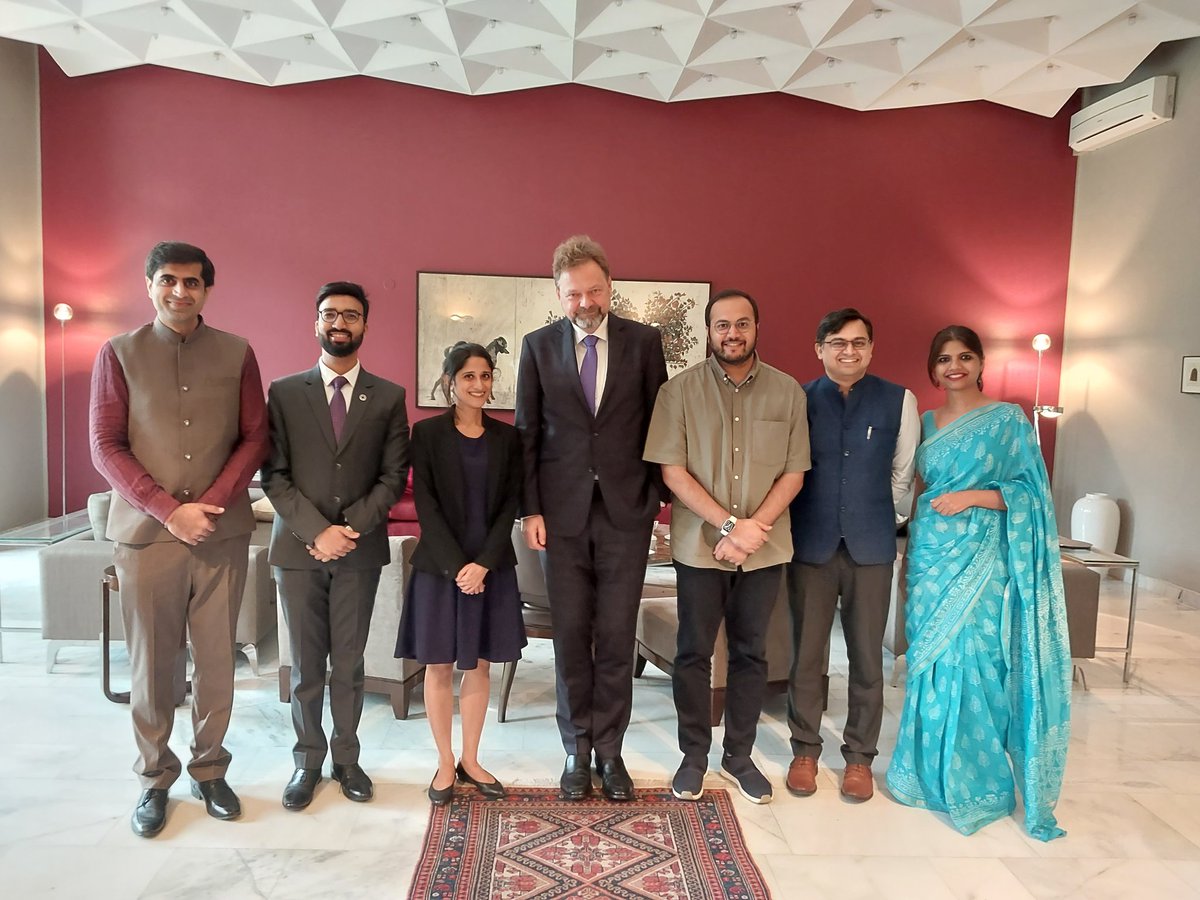 Invited the German Chancellor Fellows for an interesting exchange! 
They shared their experiences in 🇩🇪 and their future plans. 
Happy to stay in touch with the returnees!👨‍🎓👩‍🎓
<a href="/AvHStiftung/">Humboldt-Stiftung</a>