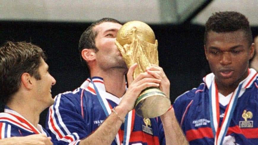 Bonjour a tous et surtout champion du monde .
Et oui  25 ans déjà 

#championdumonde