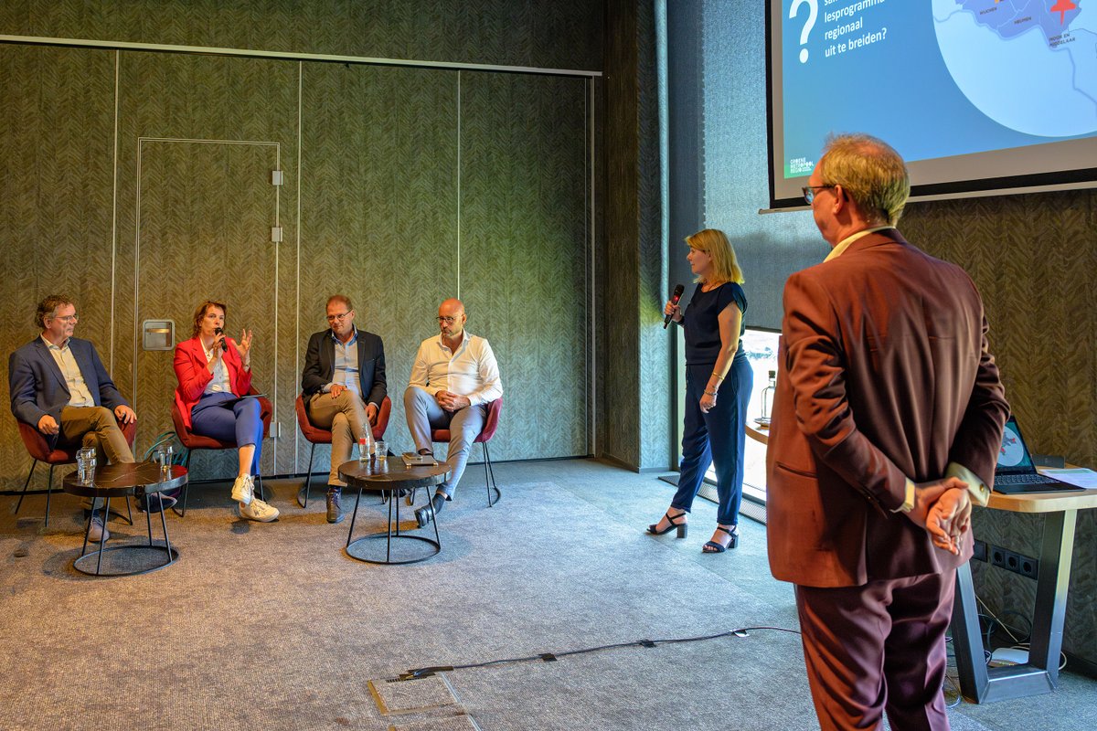 economicboard's tweet photo. Een inspirerende ambassadeursbijeenkomst #HumanCapitalAkkoord waarbij de ambassadeurs hun kennis, netwerk en inzichten deelden met vijf gepresenteerde projecten. Samenwerken aan een arbeidsmarkt die werkt! #talent #arbeidsmarkt #Energie #Health #Hightech #Lifeport https://t.co/A67Tmulo2s