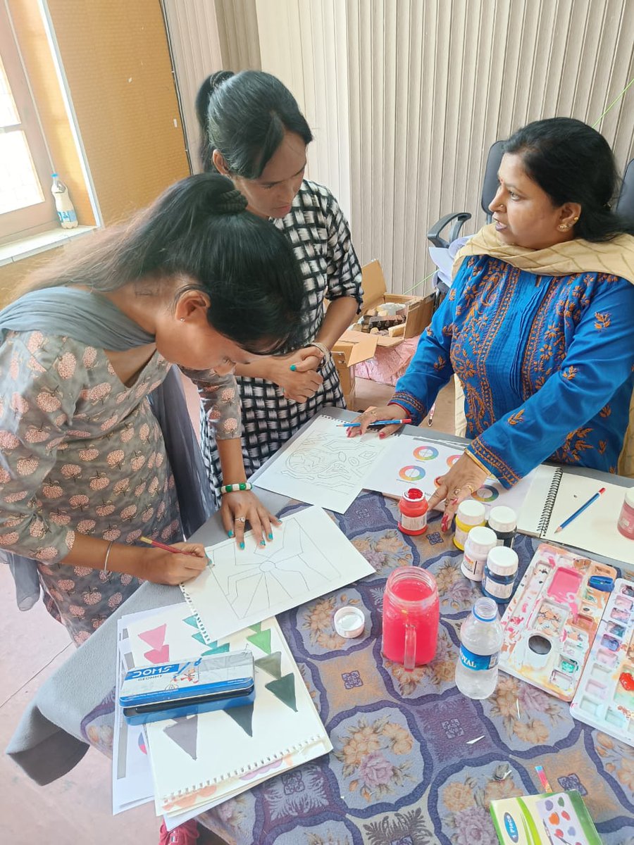 Adhandicraft's tweet photo. Upskilling of Calico printing artisans under SANKALP in Samba underway with full zeal and enthusiasm.
#vocalforlocal
#atmanirbharbharat
#letsrevivecalico https://t.co/ZjvipUfhfT